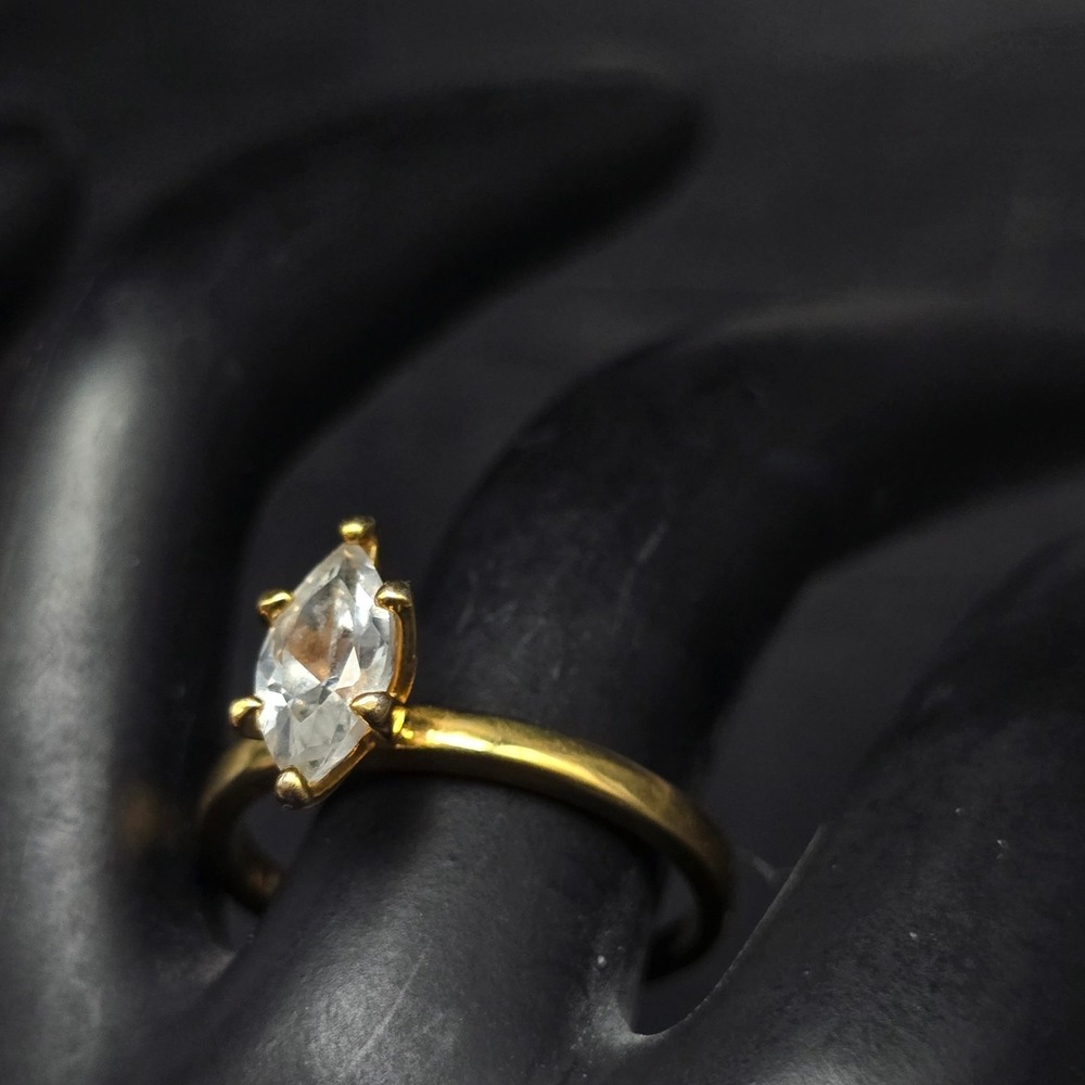Vintage Marquis Rhinestone Ring Gold Tone Band Size 8